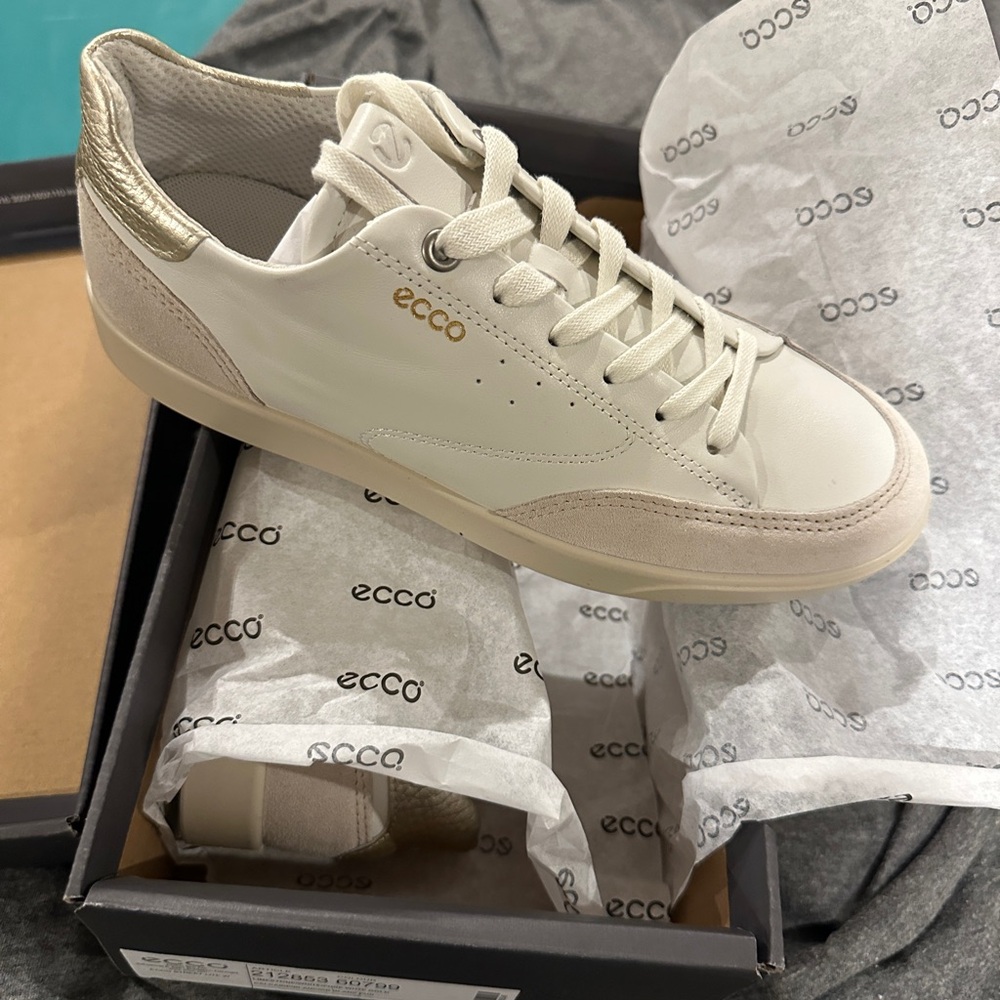 Ecco new in box retro sneaker size 37